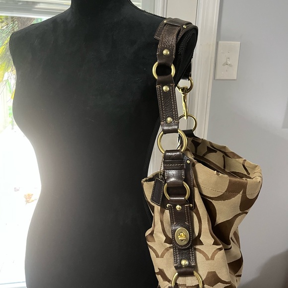 Beautiful Coach Hobo Purse - Picture 16 of 16